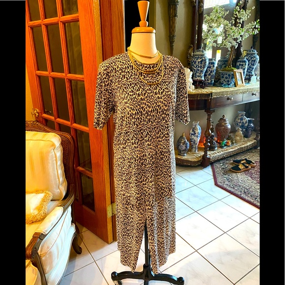 Animal print pant suit Capri pants size small - Picture 1 of 7